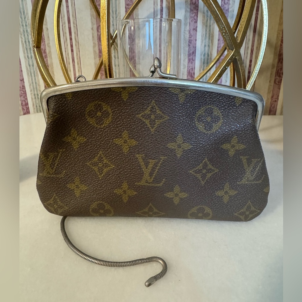 *Authentic* Louis Vuitton Monogram Kisslock Pouch French Twist Purse 123lv37